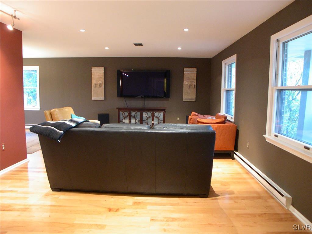 1422 Hampton Road Allentown, PA 18104 - Photo 3 of 47 Gallery Image 3