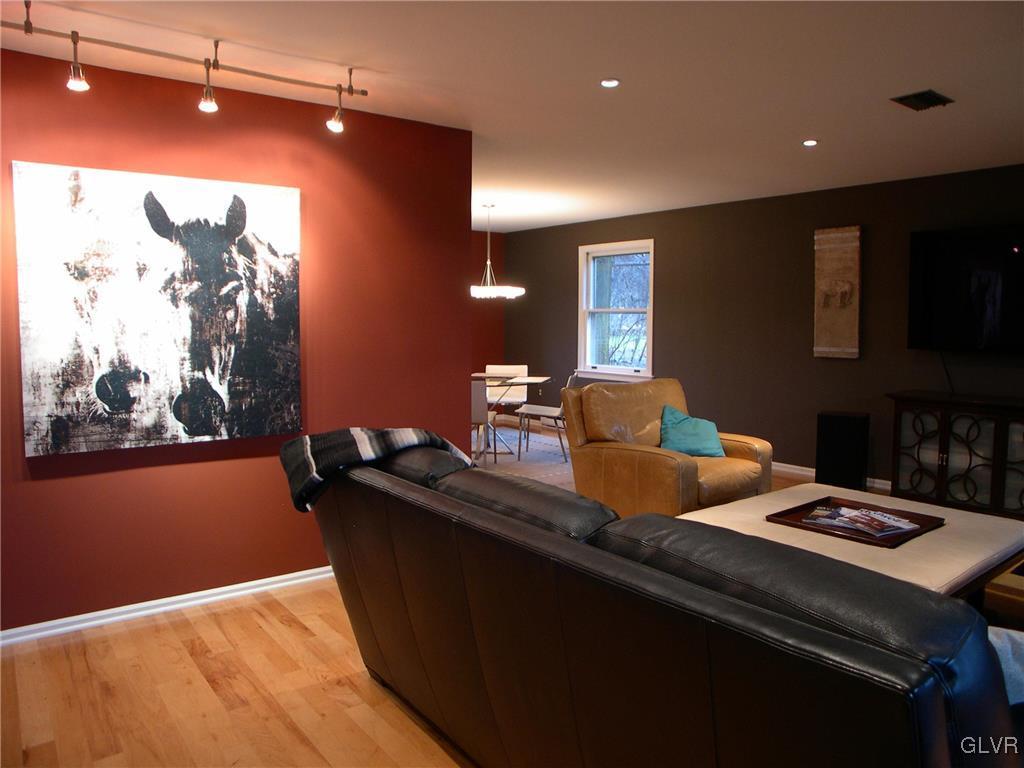 1422 Hampton Road Allentown, PA 18104 - Photo 4 of 47 Gallery Image 4