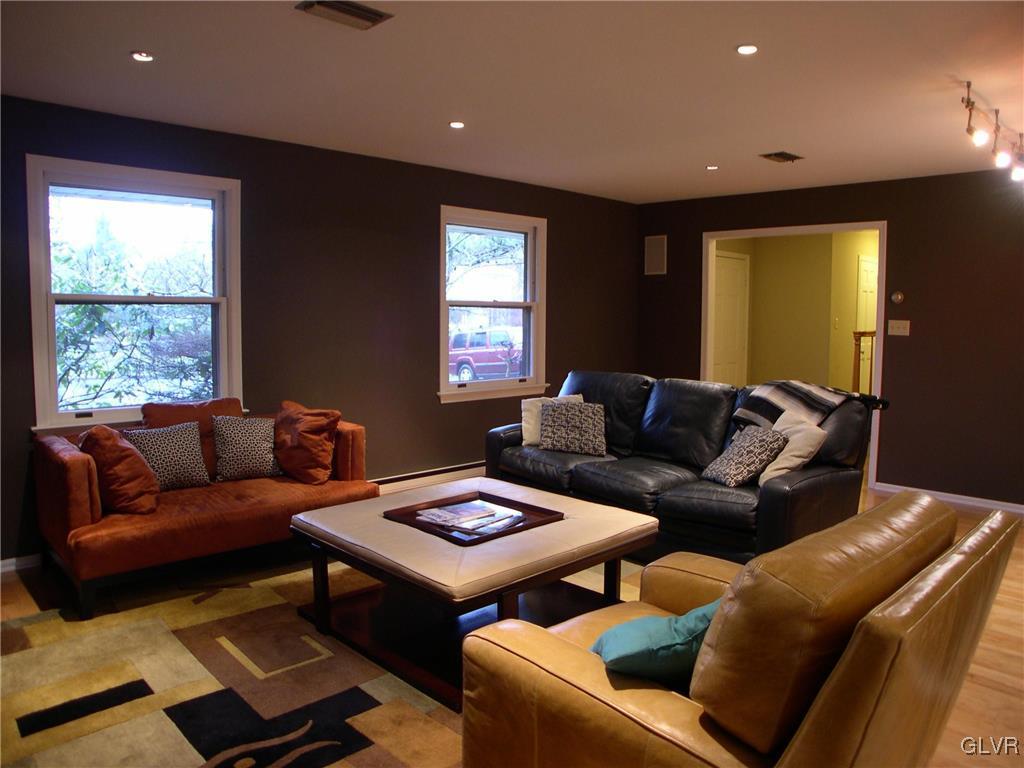 1422 Hampton Road Allentown, PA 18104 - Photo 5 of 47 Gallery Image 5