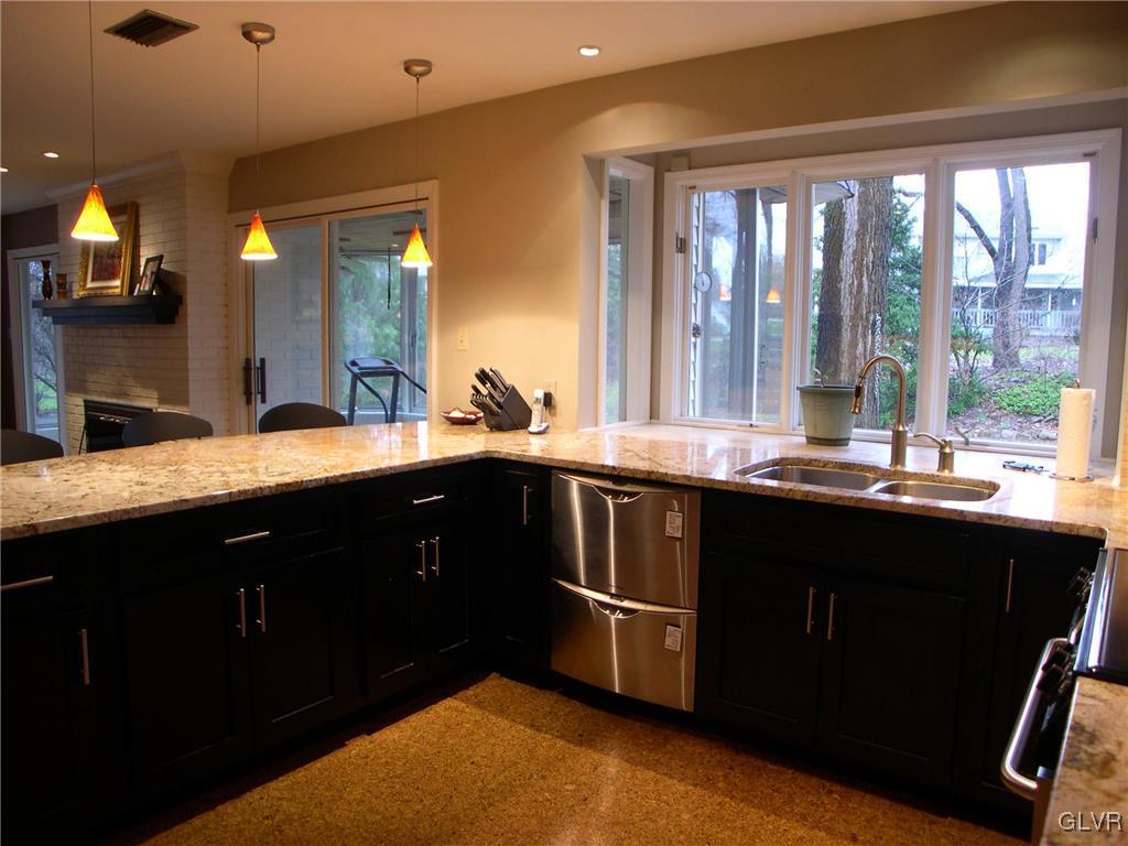 1422 Hampton Road Allentown, PA 18104 - Photo 7 of 47 Gallery Image 7