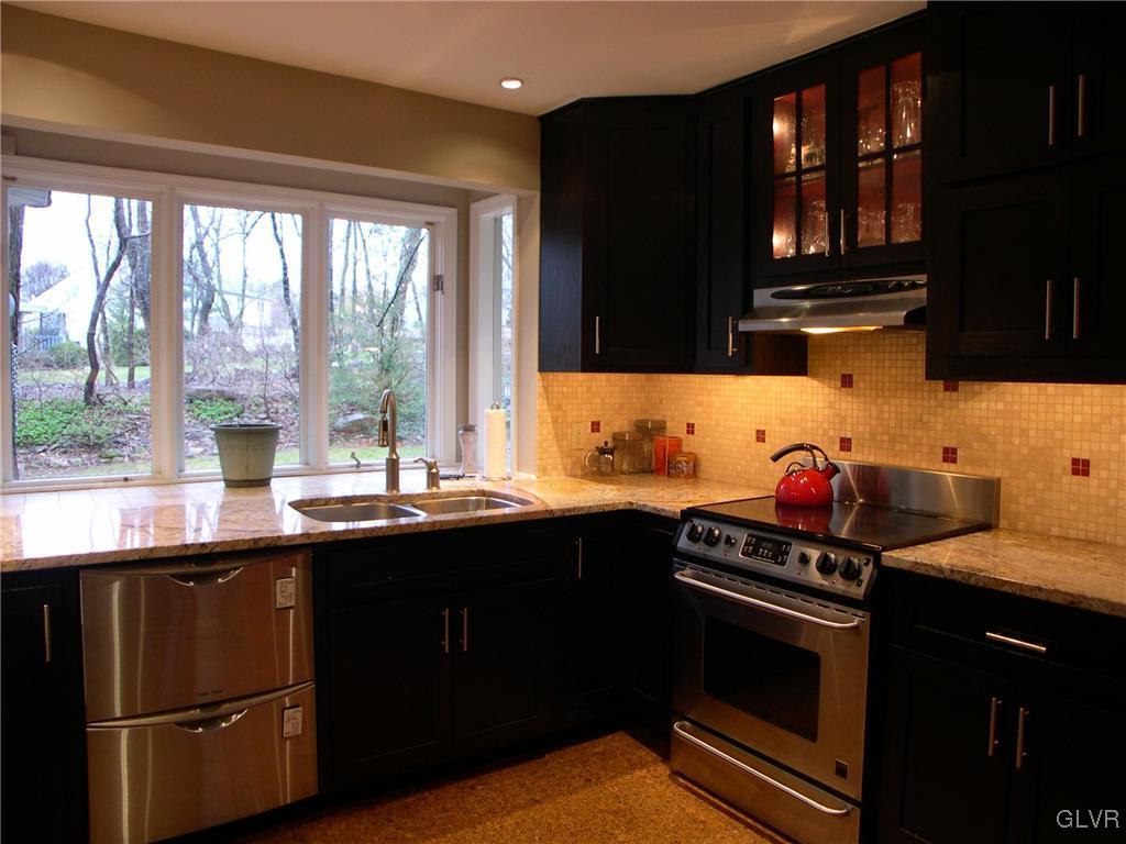 1422 Hampton Road Allentown, PA 18104 - Photo 9 of 47 Gallery Image 9