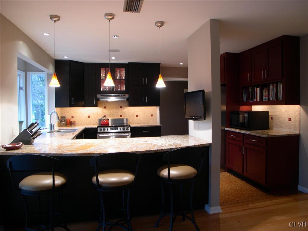 1422 Hampton Road Allentown, PA 18104 - Photo 10 of 47 Gallery Image 10