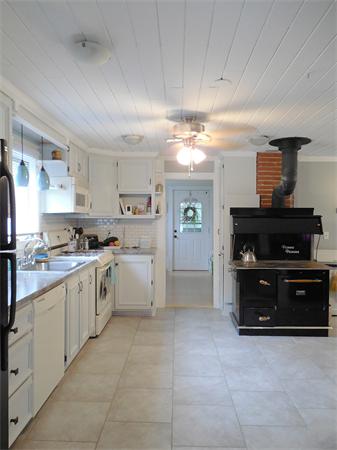 23 Chipaway Road Freetown, MA 02717 - Photo 4 of 24 Gallery Image 4