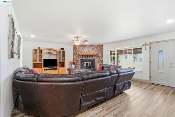 $1,425,000 | 11378 Mountain View Road, Tracy, CA 95376