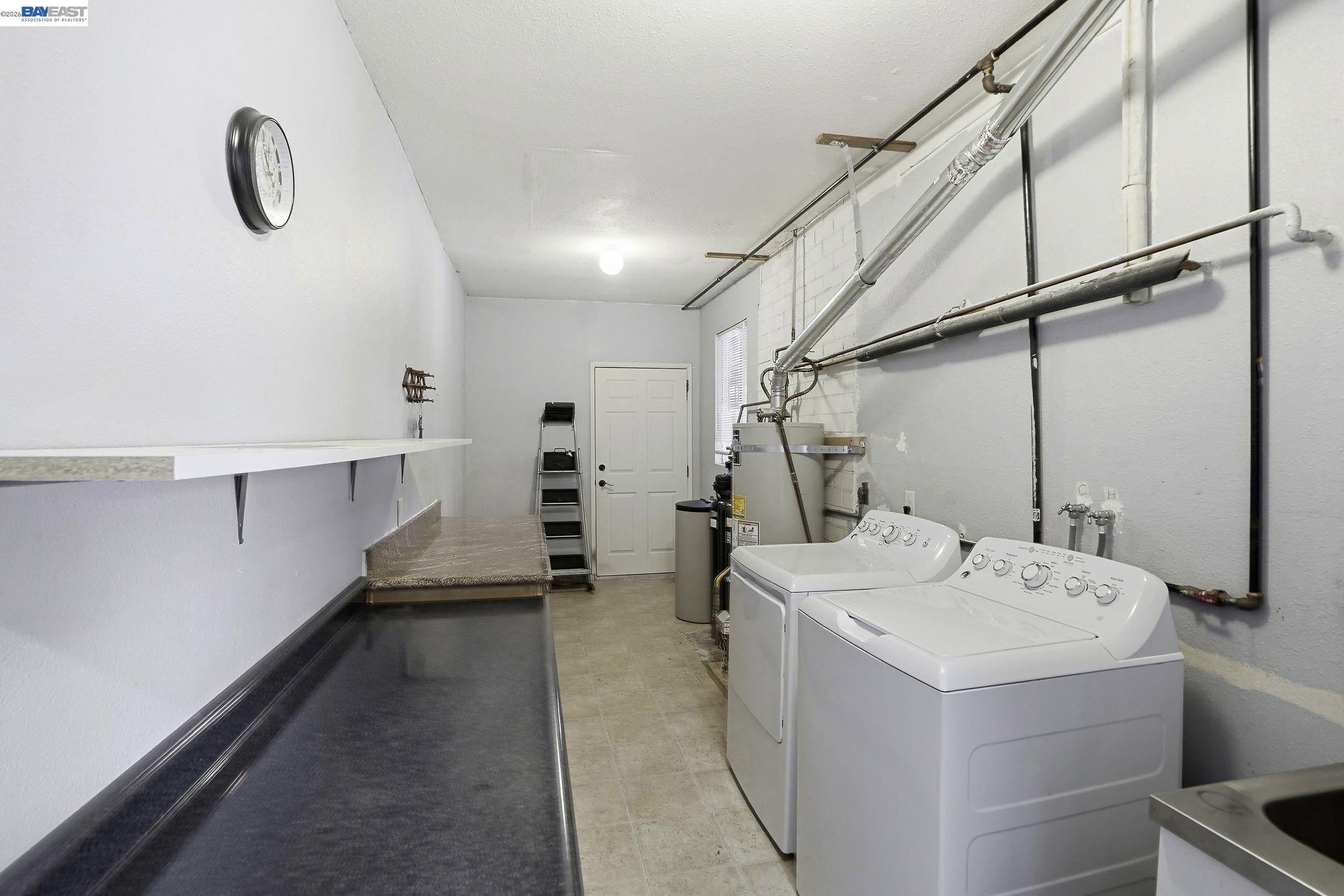 11378 Mountain View Road Tracy, CA 95376 - Photo 38 of 59 Large Indoor Laundry Room