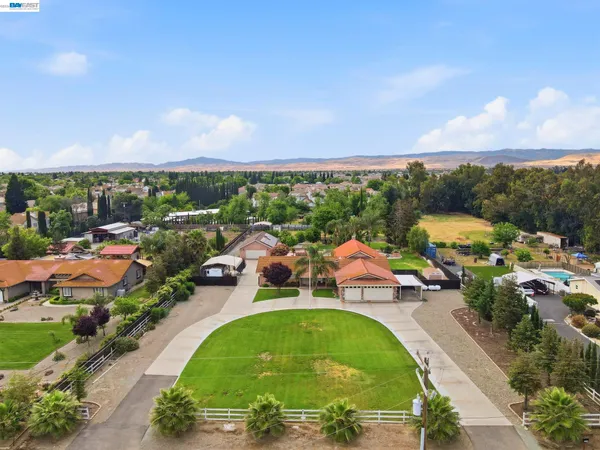 $1,425,000 | 11378 Mountain View Road, Tracy, CA 95376