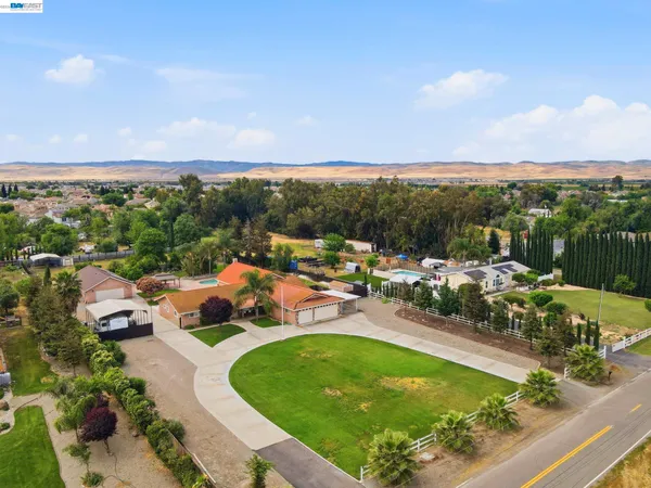 $1,425,000 | 11378 Mountain View Road, Tracy, CA 95376