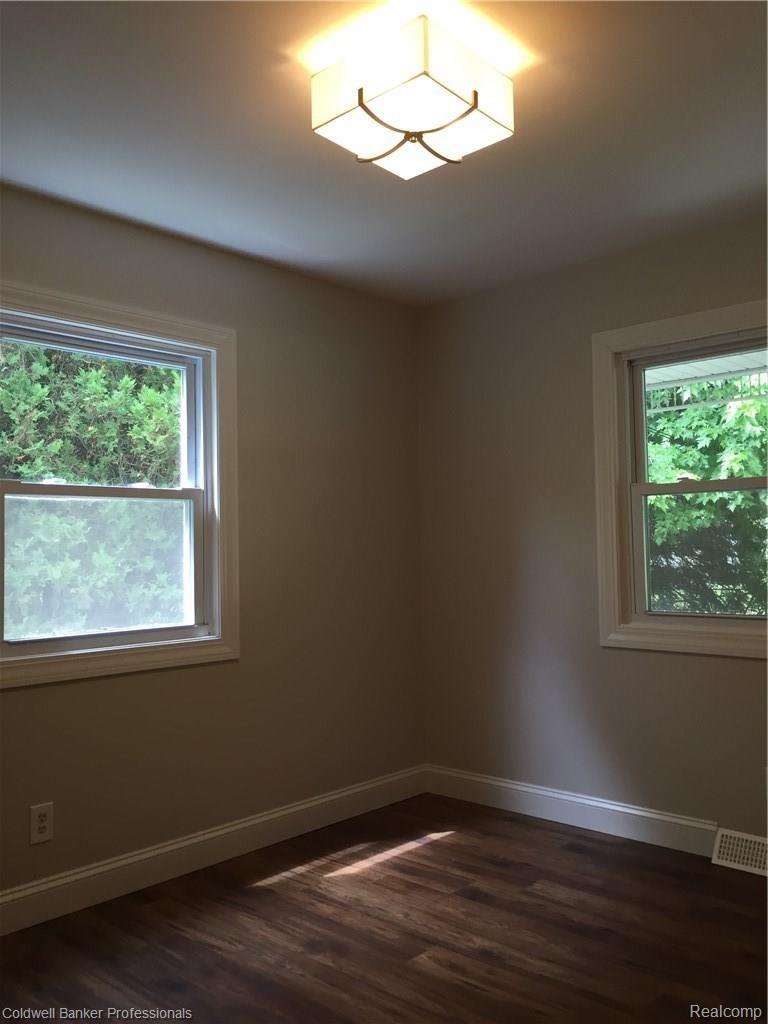 3177 Devondale Road Rochester, MI 48309 - Photo 14 of 22 IMG_2494.JPG