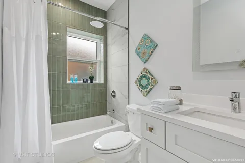 $469,900 | 847 West Ainslie Street, Unit GE, Chicago, IL 60640