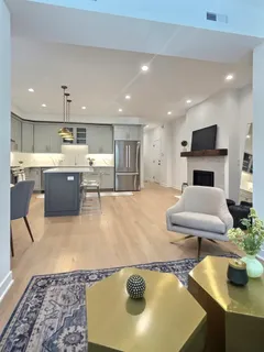 $469,900 | 847 West Ainslie Street, Unit GE, Chicago, IL 60640