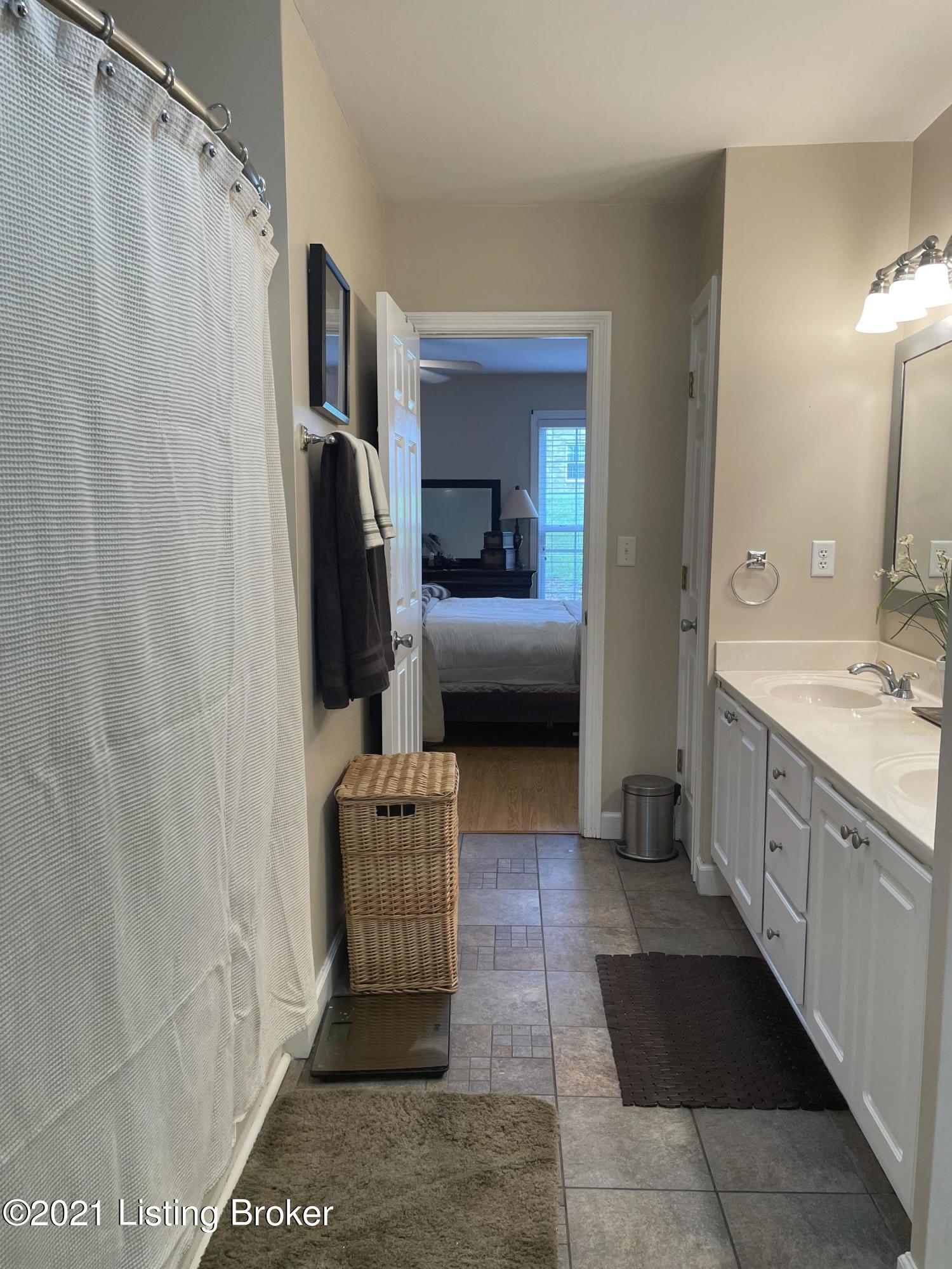 9512 Rustling Tree Way, Unit 101 Louisville, KY 40291 - Photo 15 of 21 Master Bath 2