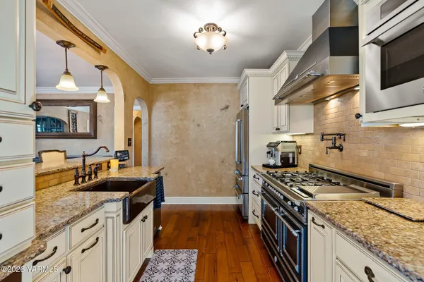 $639,900 | 2908 Summitview Avenue, Yakima, WA 98902