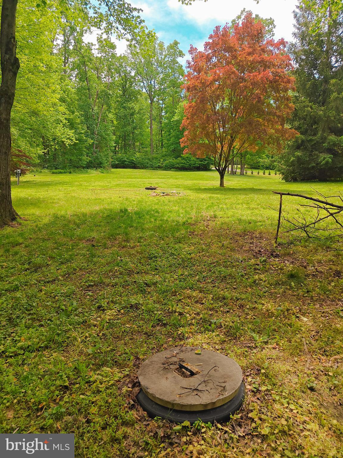 152 Icedale Road Honey Brook, PA 19344 - Photo 4 of 18 a view of a swimming pool with a yard