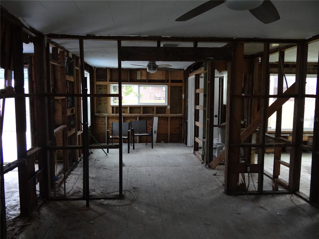 14117 Palm Street Madeira Beach, FL 33708 - Photo 11 of 25 a view of a room with gym equipment