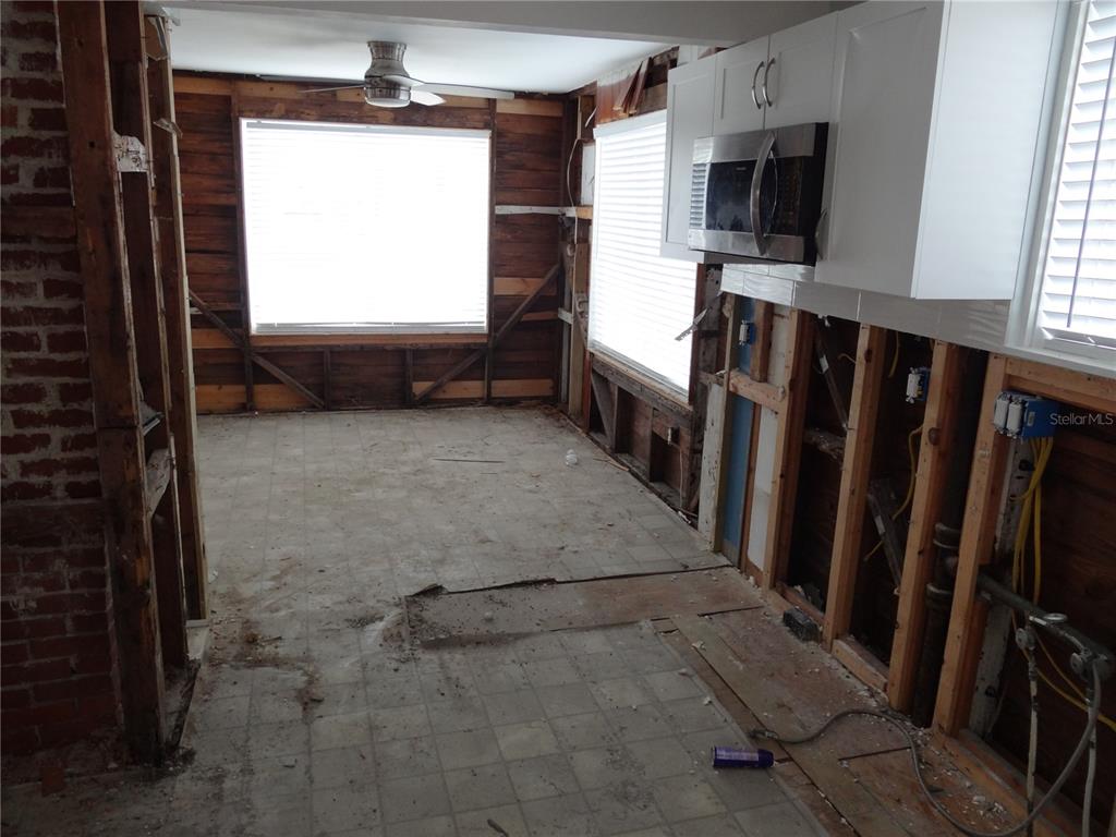 14117 Palm Street Madeira Beach, FL 33708 - Photo 4 of 25 a view of kitchen and window