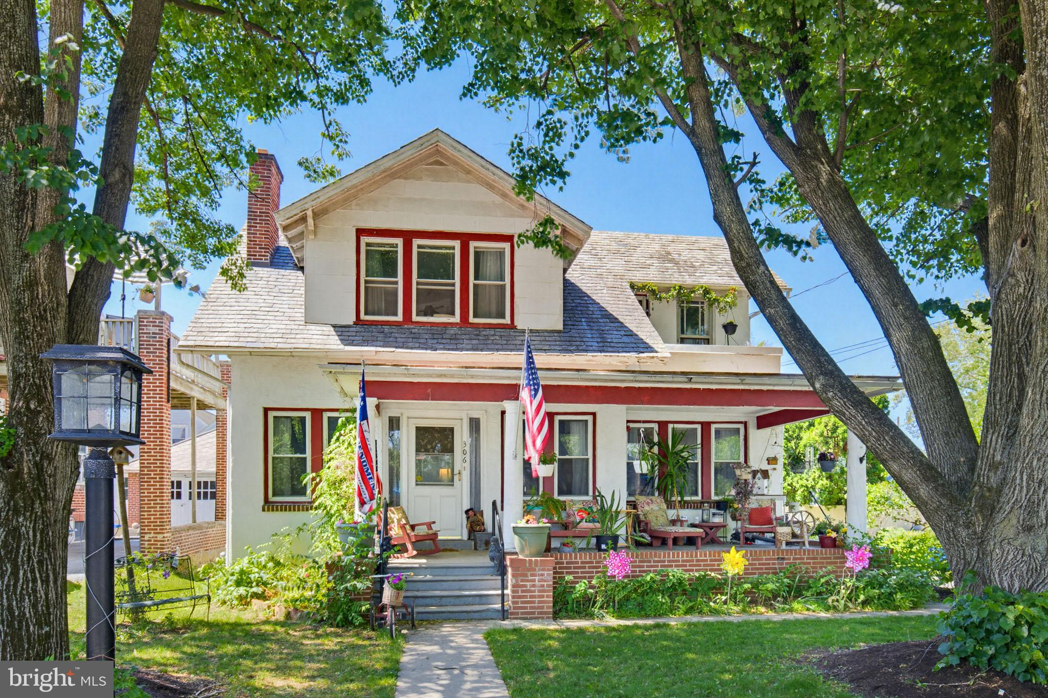306 East High Street Manheim, PA 17545 - Photo 1 of 20 Front View