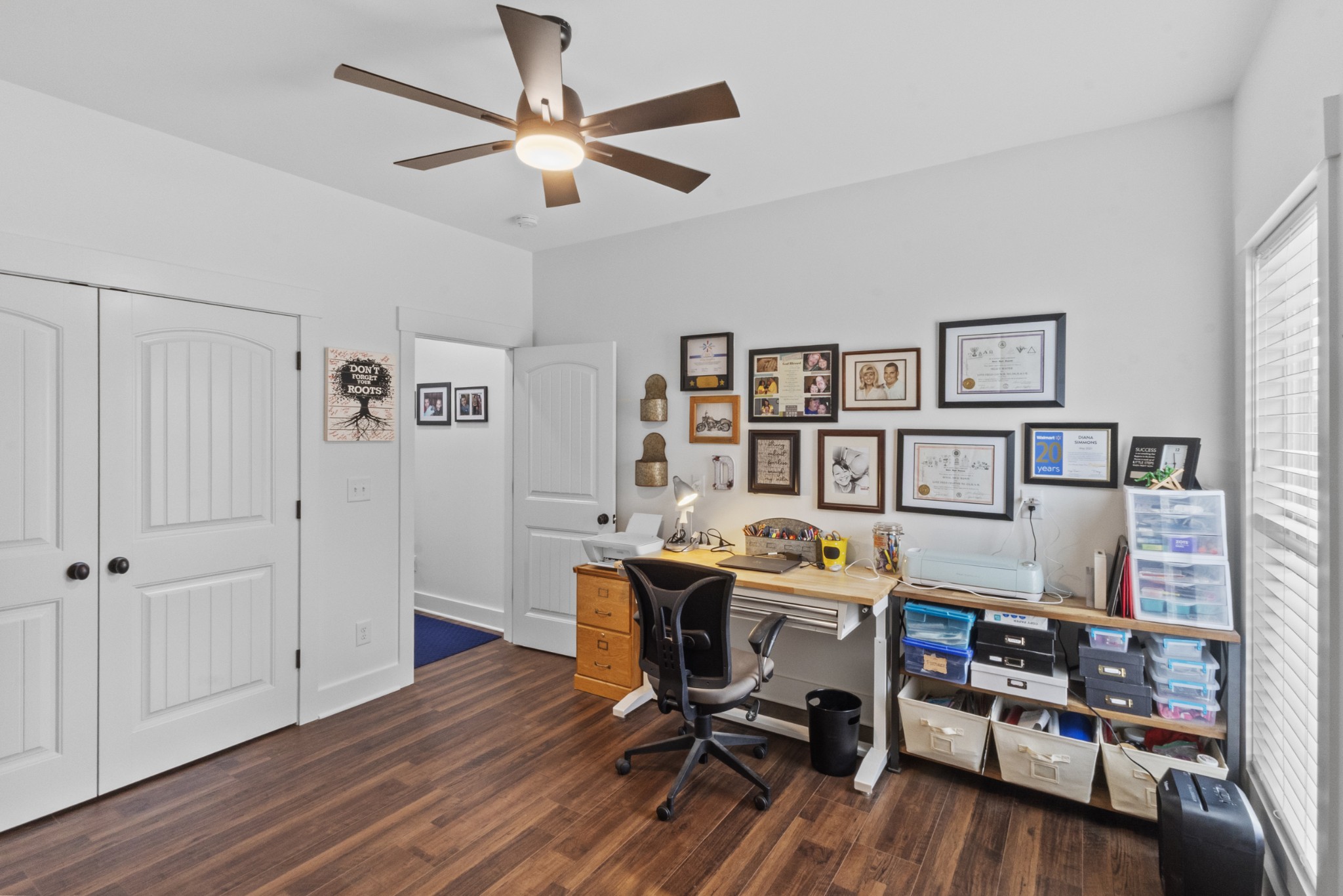 249 Claypool Road Bethpage, TN 37022 - Photo 29 of 53 a view of a workspace with furniture and wooden floor