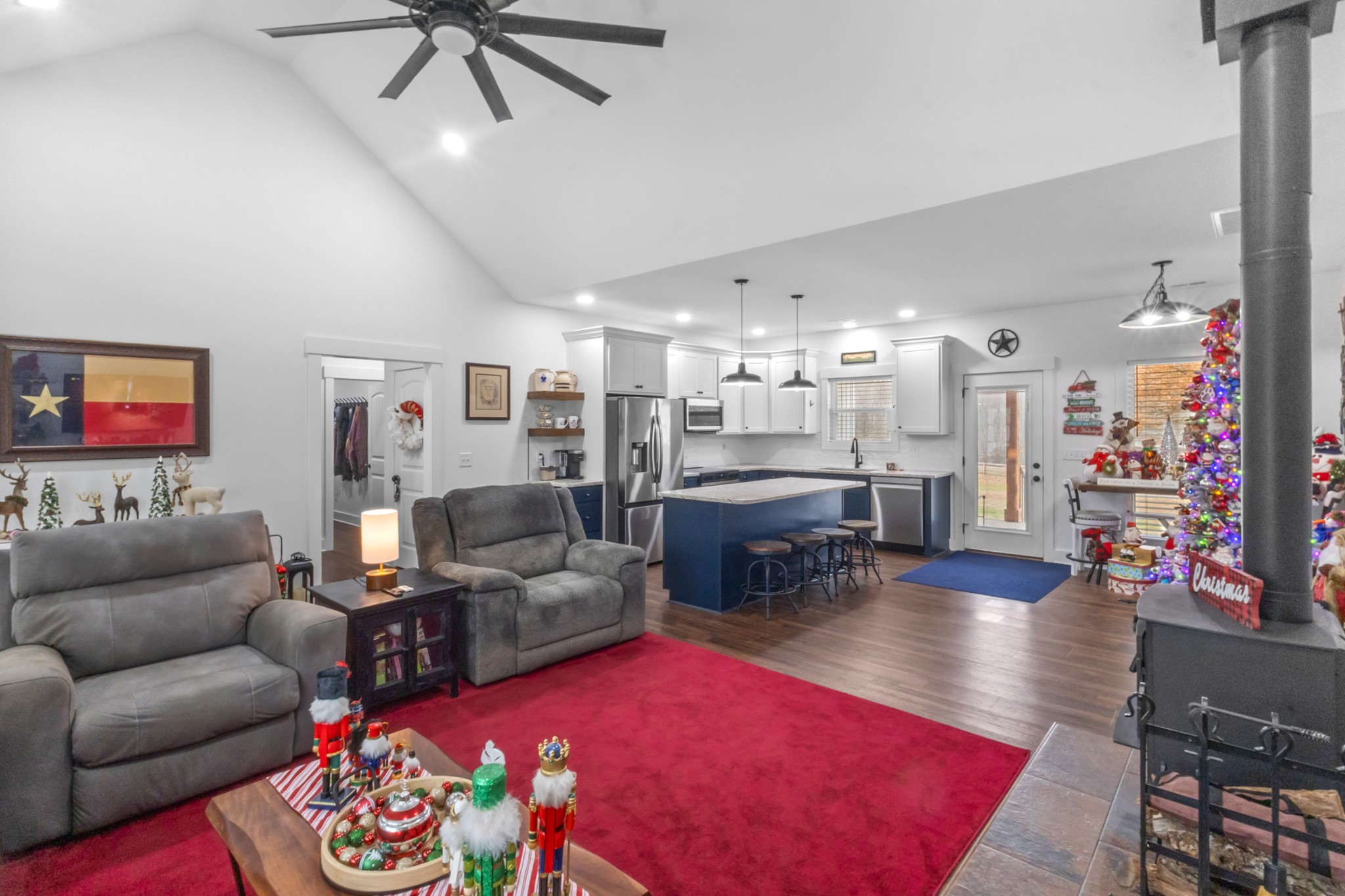 249 Claypool Road Bethpage, TN 37022 - Photo 9 of 53 a living room with furniture and a flat screen tv