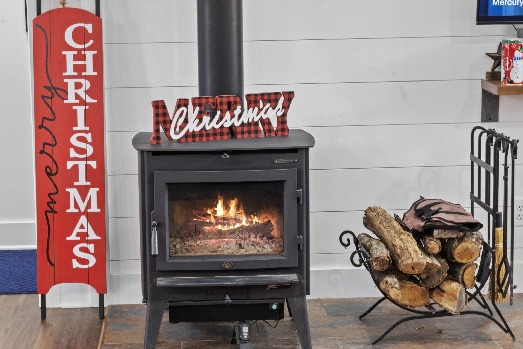 249 Claypool Road Bethpage, TN 37022 - Photo 10 of 53 a living room with furniture
