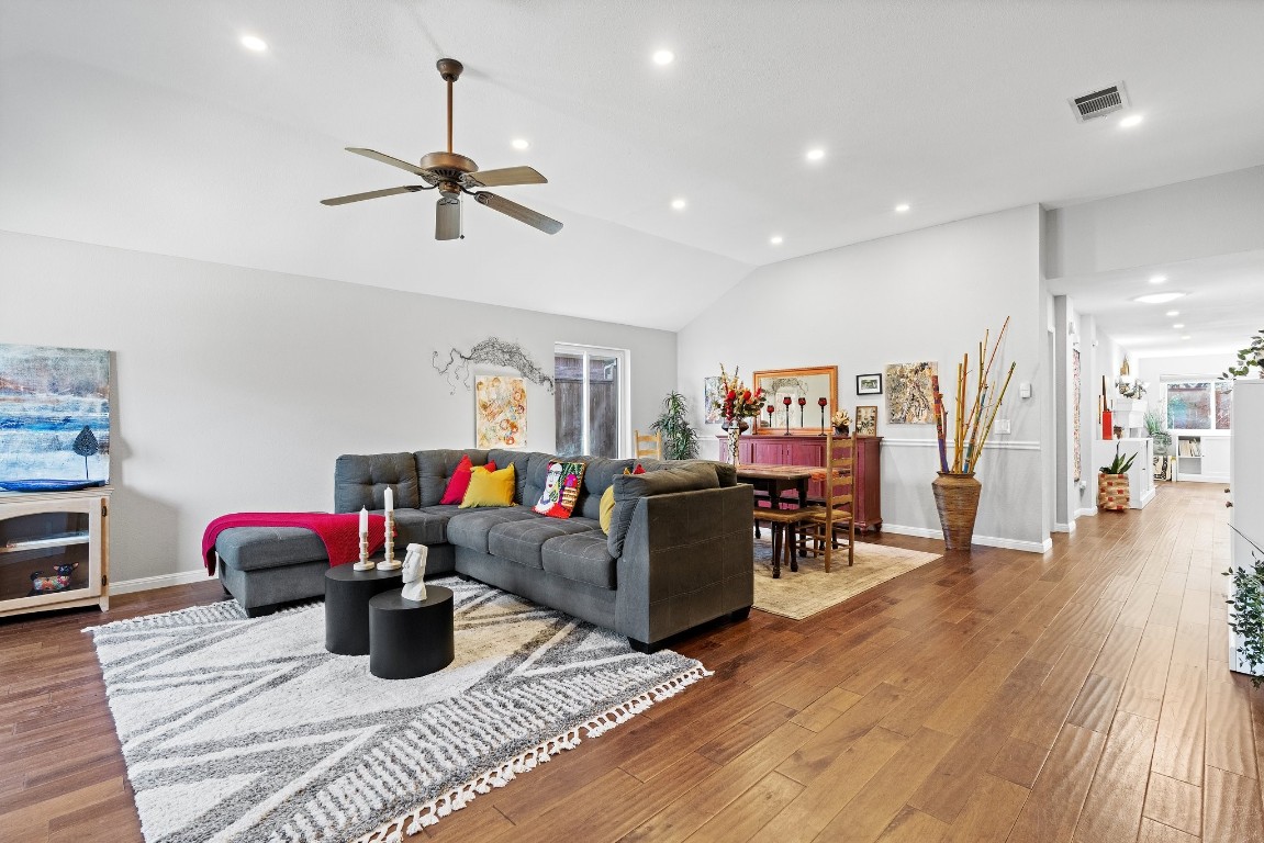 Welcome to 11538 Gun Fight. This bright and spacious home offers many options for living and dining space. You will enjoy the elegant and easy living in this beautiful and quiet neighborhood.