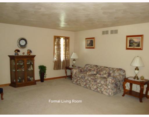288 Holyoke Road Butler, PA 16001 - Photo 12 of 17 Living Room.