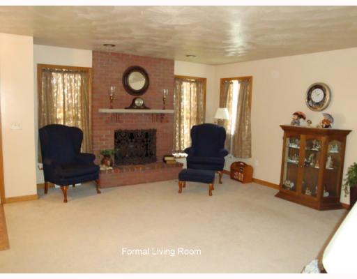288 Holyoke Road Butler, PA 16001 - Photo 13 of 17 Living Room.