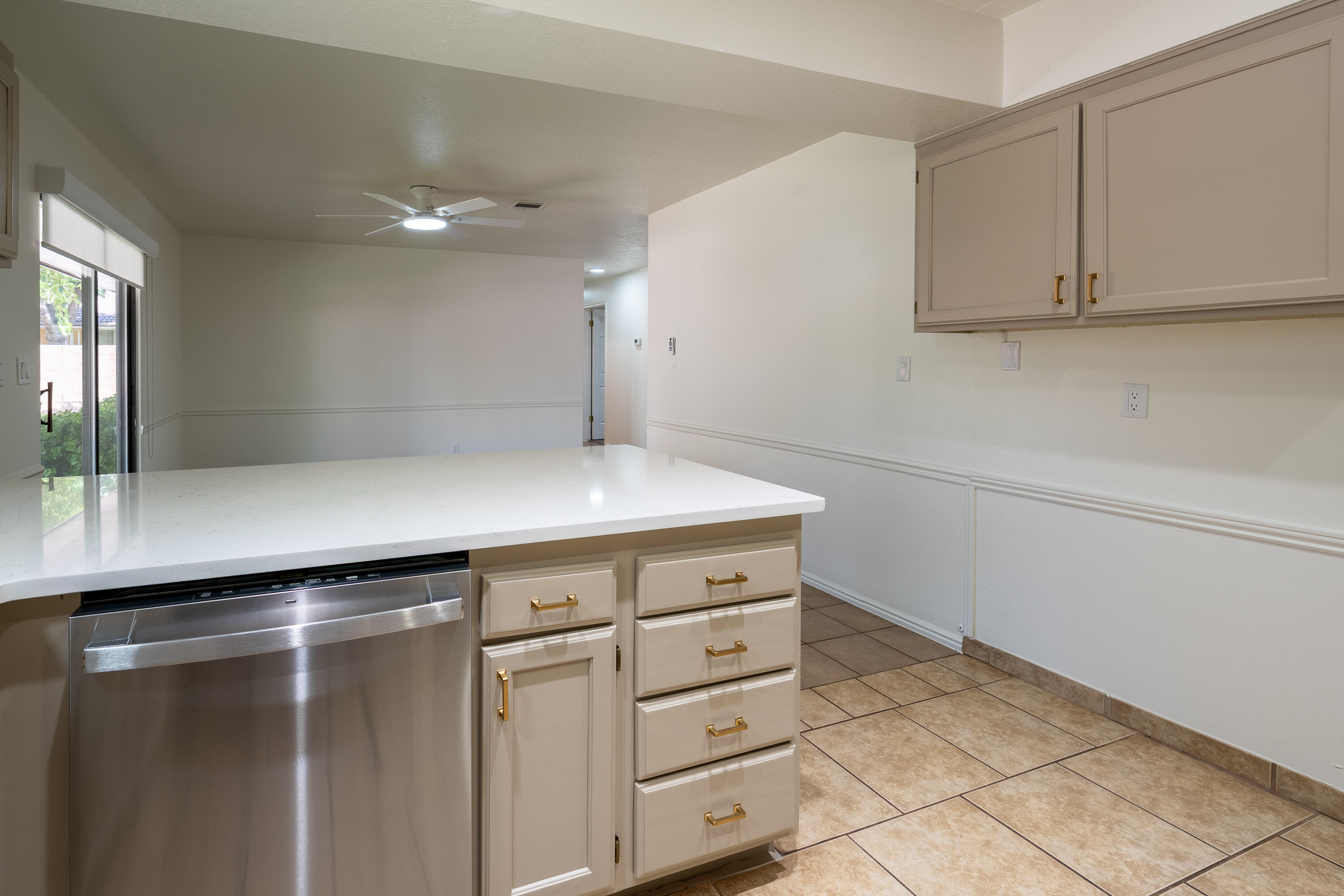 3716 West Marigold Way St. George, UT 84790 - Photo 20 of 48 kitchen