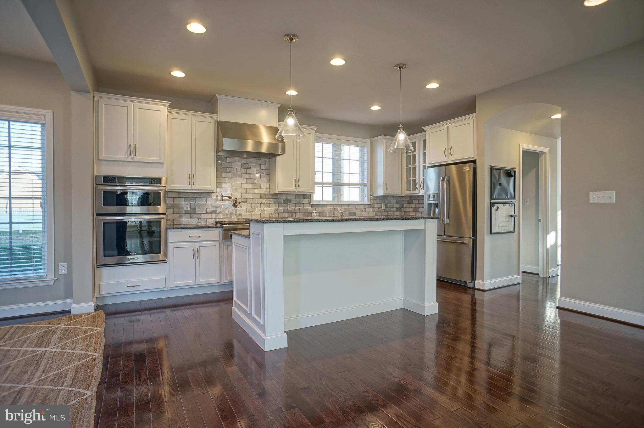 428 Line Road Mechanicsburg, PA 17050 - Photo 11 of 39 Kitchen with lots of counter space!