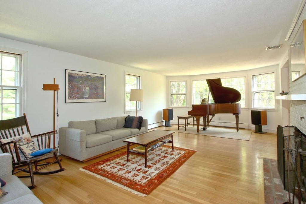 15 York Road Wayland, MA 01778 - Photo 4 of 26 Gallery Image 4