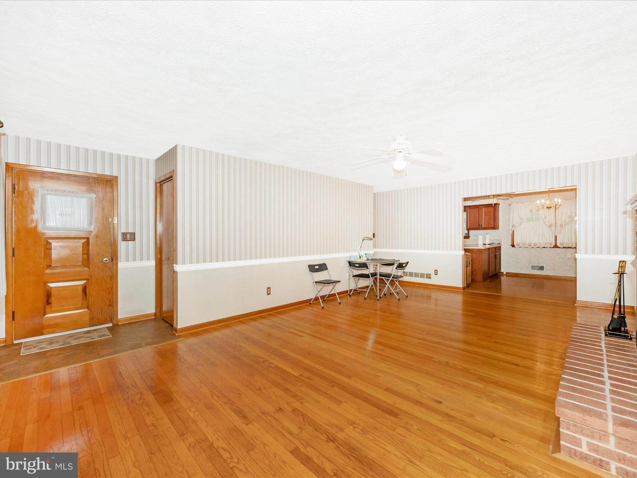 2810 Raleigh Road Walkersville, MD 21793 - Photo 8 of 54 Living Room