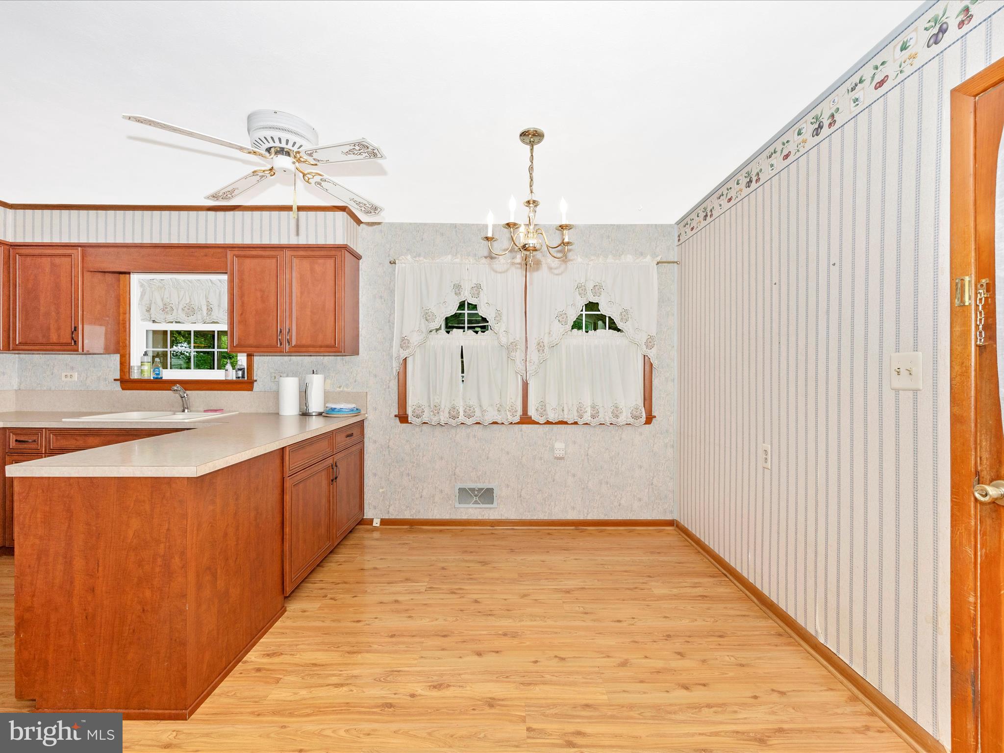 2810 Raleigh Road Walkersville, MD 21793 - Photo 10 of 54 Breakfast Area