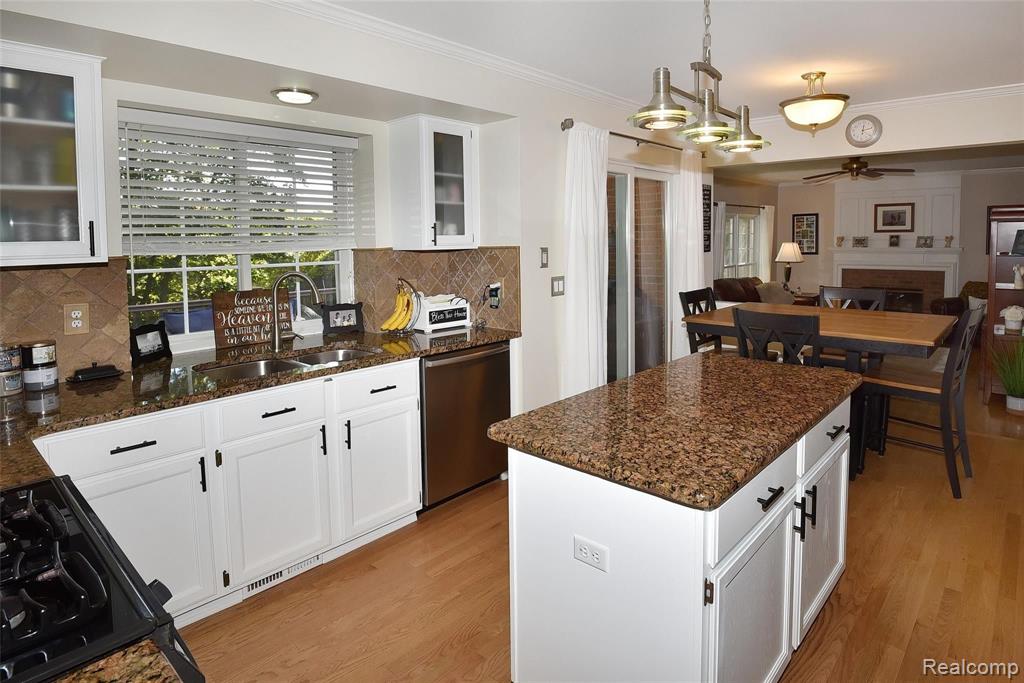 1205 Arms Court Rochester Hills, MI 48307 - Photo 10 of 38