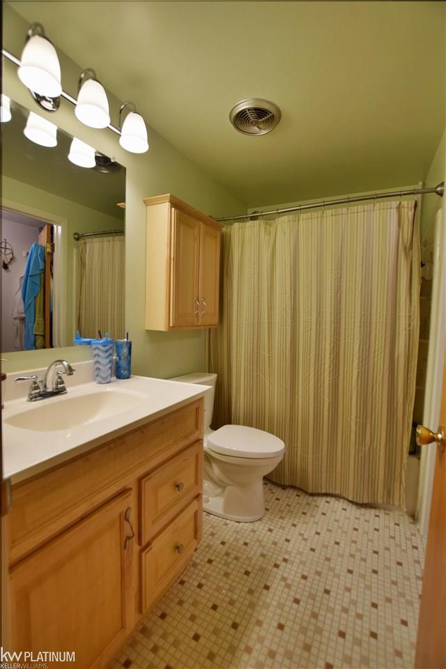 4462 15 Mile Road Sterling Heights, MI 48310 - Photo 12 of 17 31384585-11.JPG
