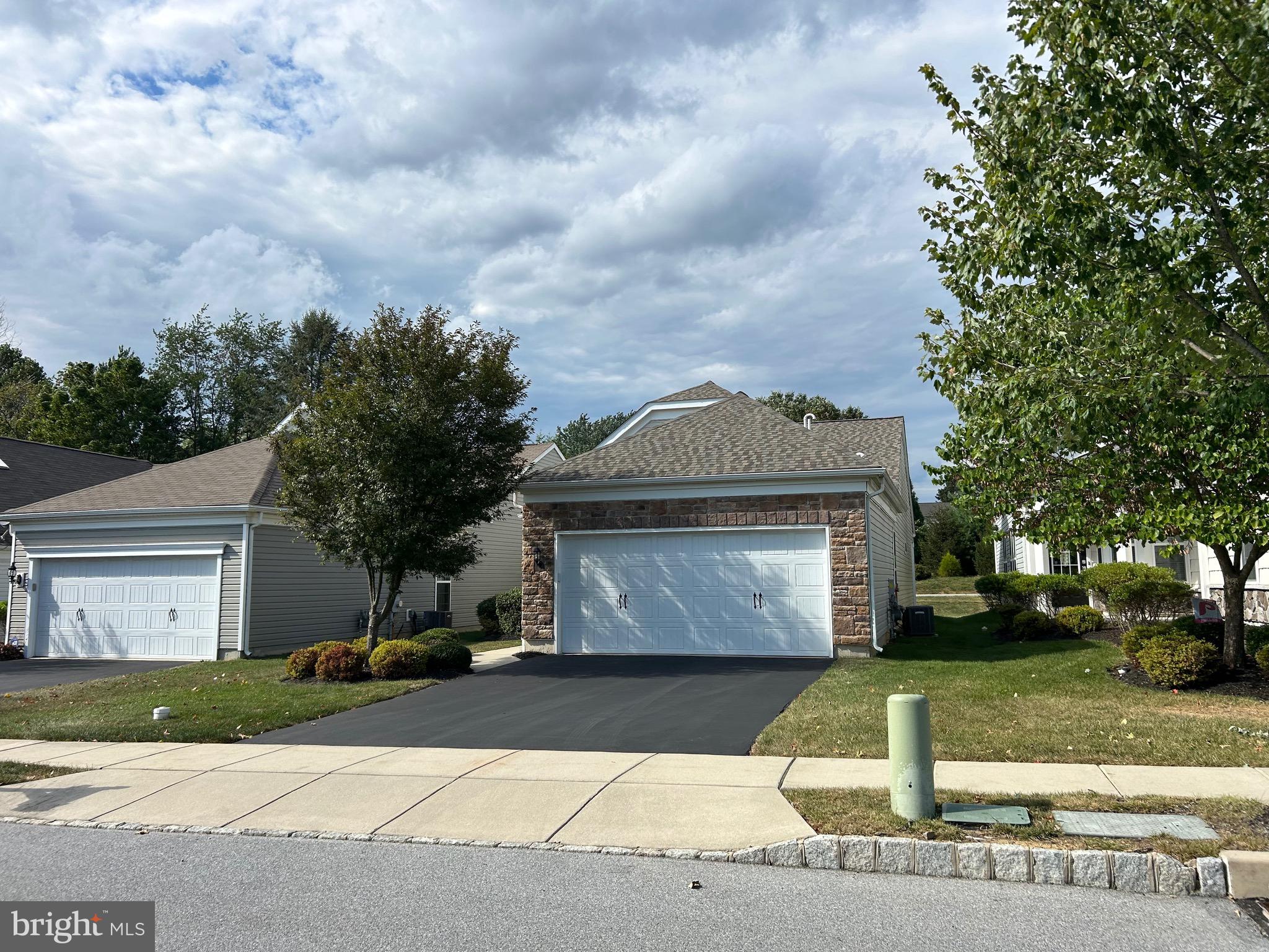 577 Prizer Court Downingtown, PA 19335 - Photo 2 of 29