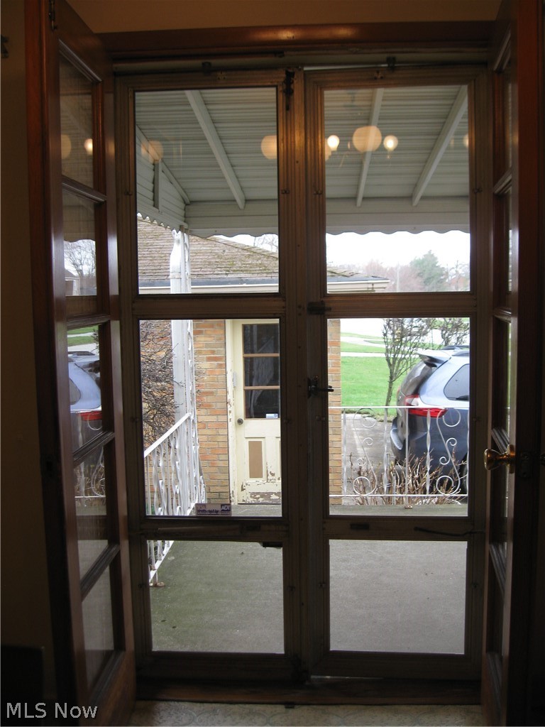 6154 State Road Parma, OH 44134 - Photo 27 of 35 Double doors from dinette to covered porch.
