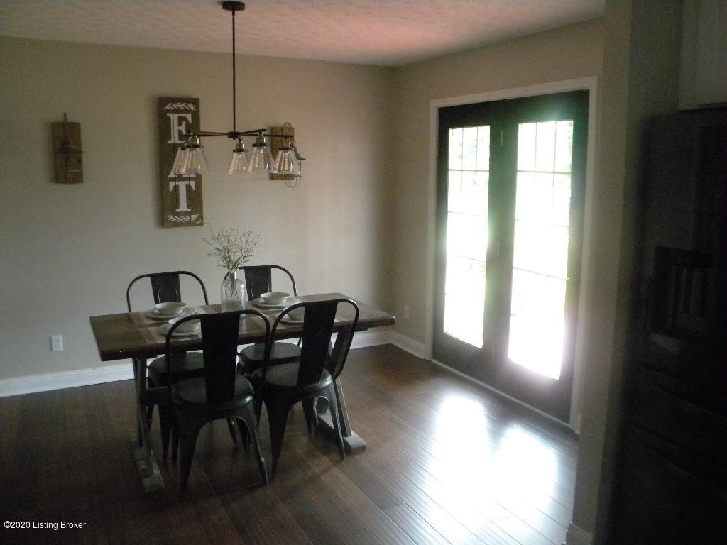 7419 Ridan Way Louisville, KY 40214 - Photo 6 of 26 eating area