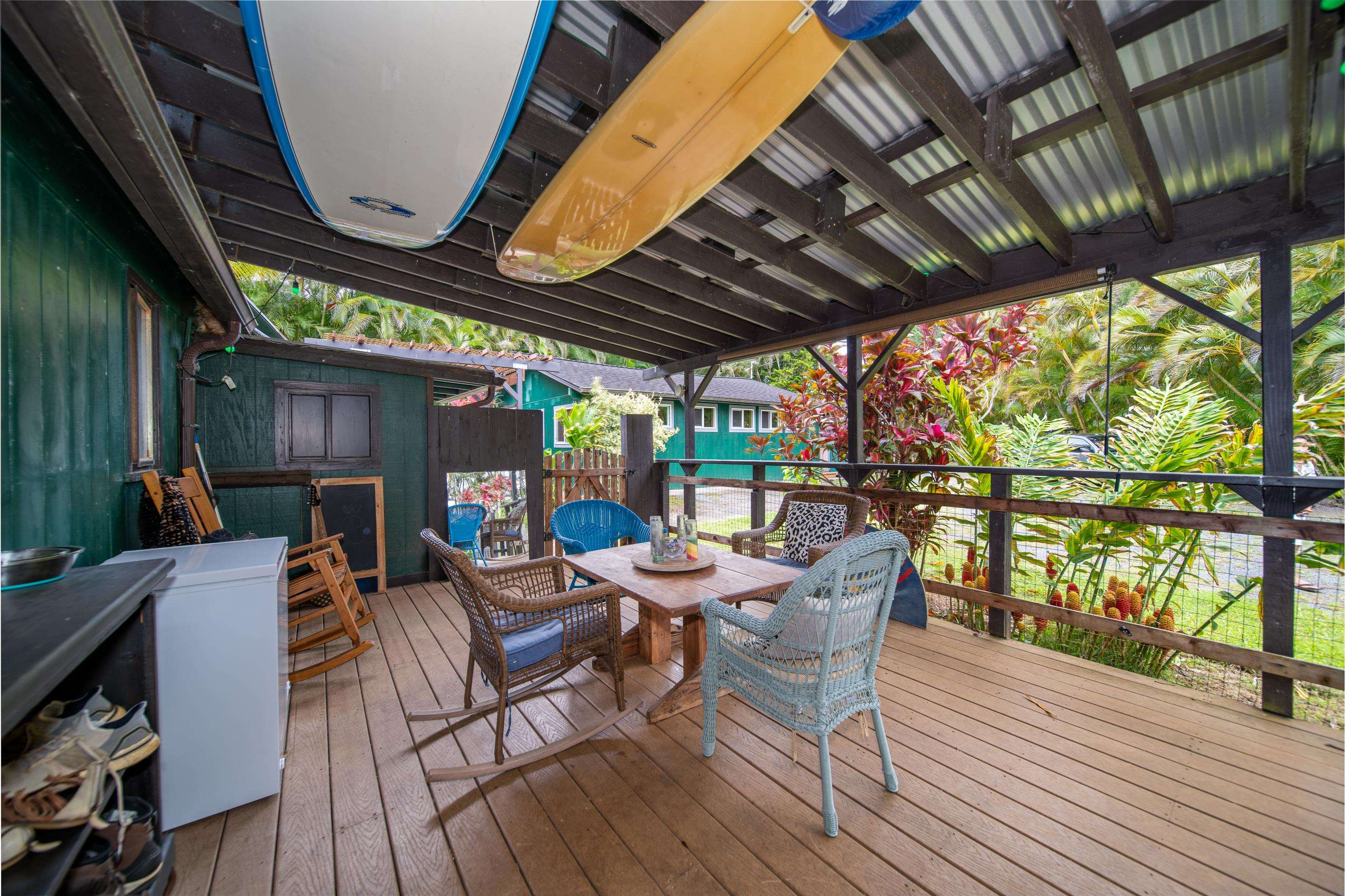 55 Oluolumau Place Haiku, HI 96708 - Photo 11 of 30 a outdoor space with sitting space