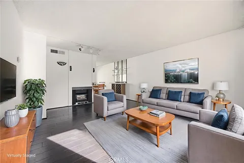 $574,999 | 7738 Vía Napoli, Unit 50, Burbank, CA 91504