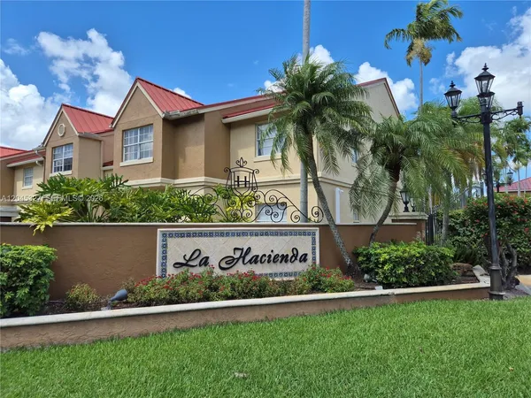 $1,800 | 18310 Northwest 68th Avenue, Unit P, Hialeah, FL 33015