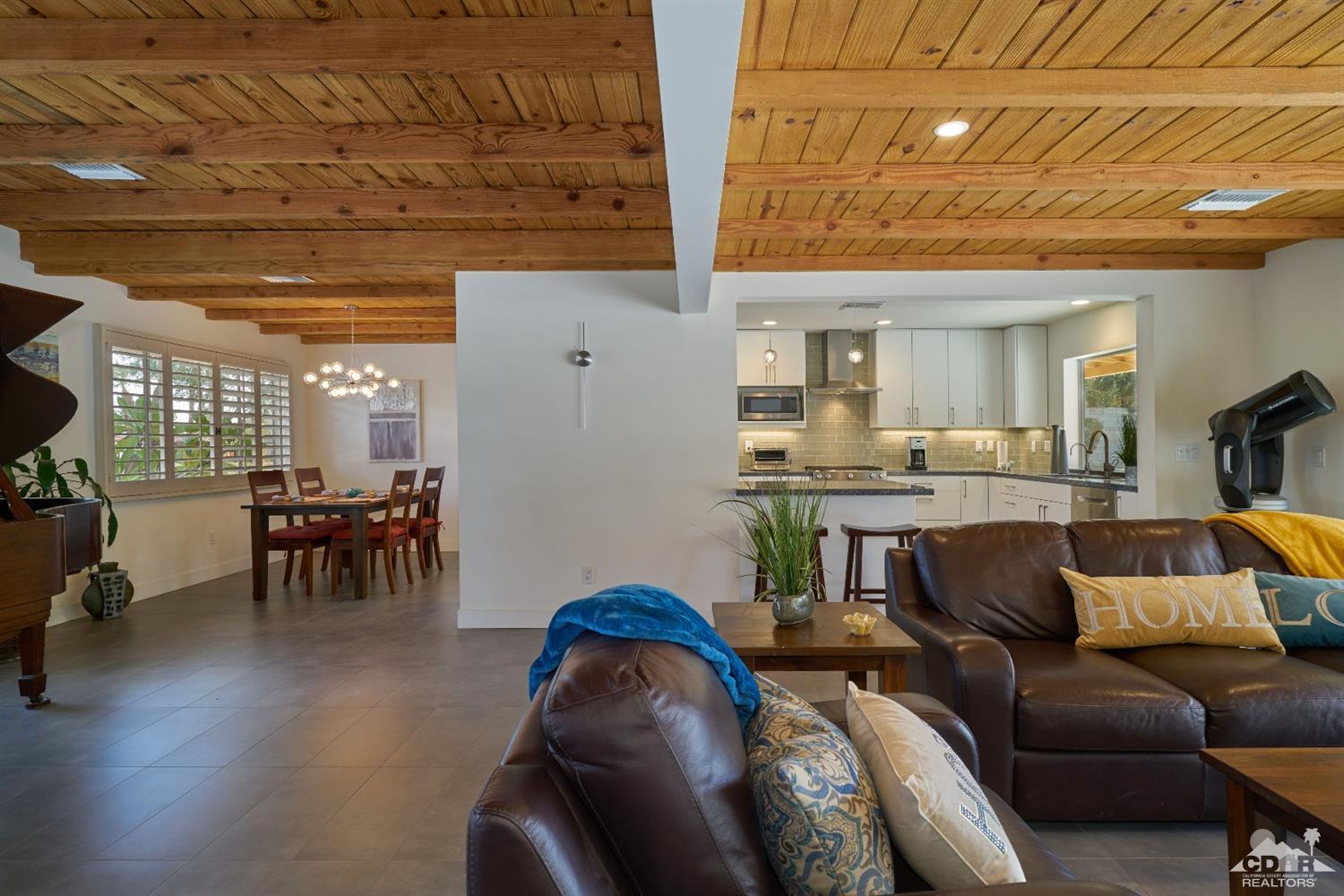 71417 Mirage Road Rancho Mirage, CA 92270 - Photo 4 of 25 a living room with furniture and a wooden floor