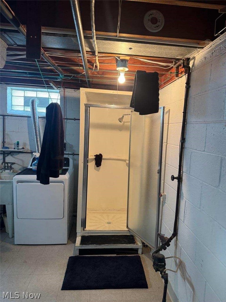 7287 Maplewood Road Parma, OH 44130 - Photo 25 of 35 Stand up shower