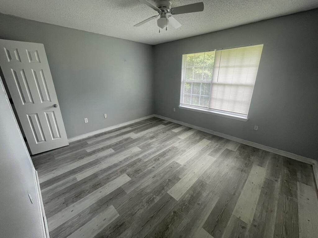 427 Triton Street Crestview, FL 32536 - Photo 9 of 14 80A27B21-FCAE-4424-9862-3B0B4B9A6E64_1_1