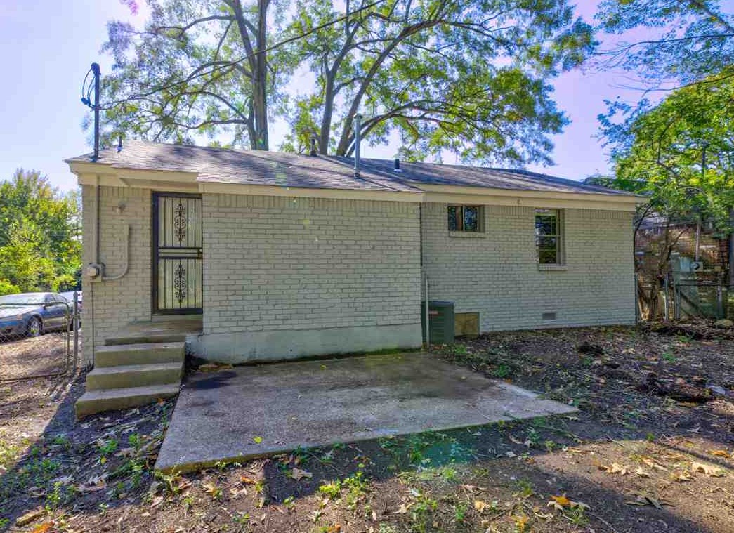 3574 Carrington Road Memphis, TN 38111 - Photo 17 of 22 a view of a house with a tree