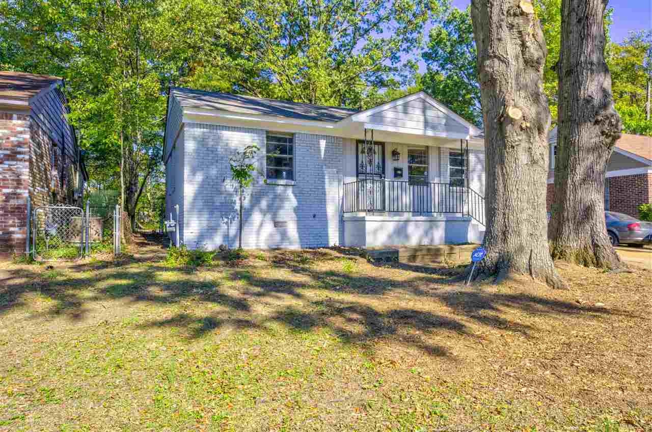 3574 Carrington Road Memphis, TN 38111 - Photo 21 of 22 a front view of a house with a garden