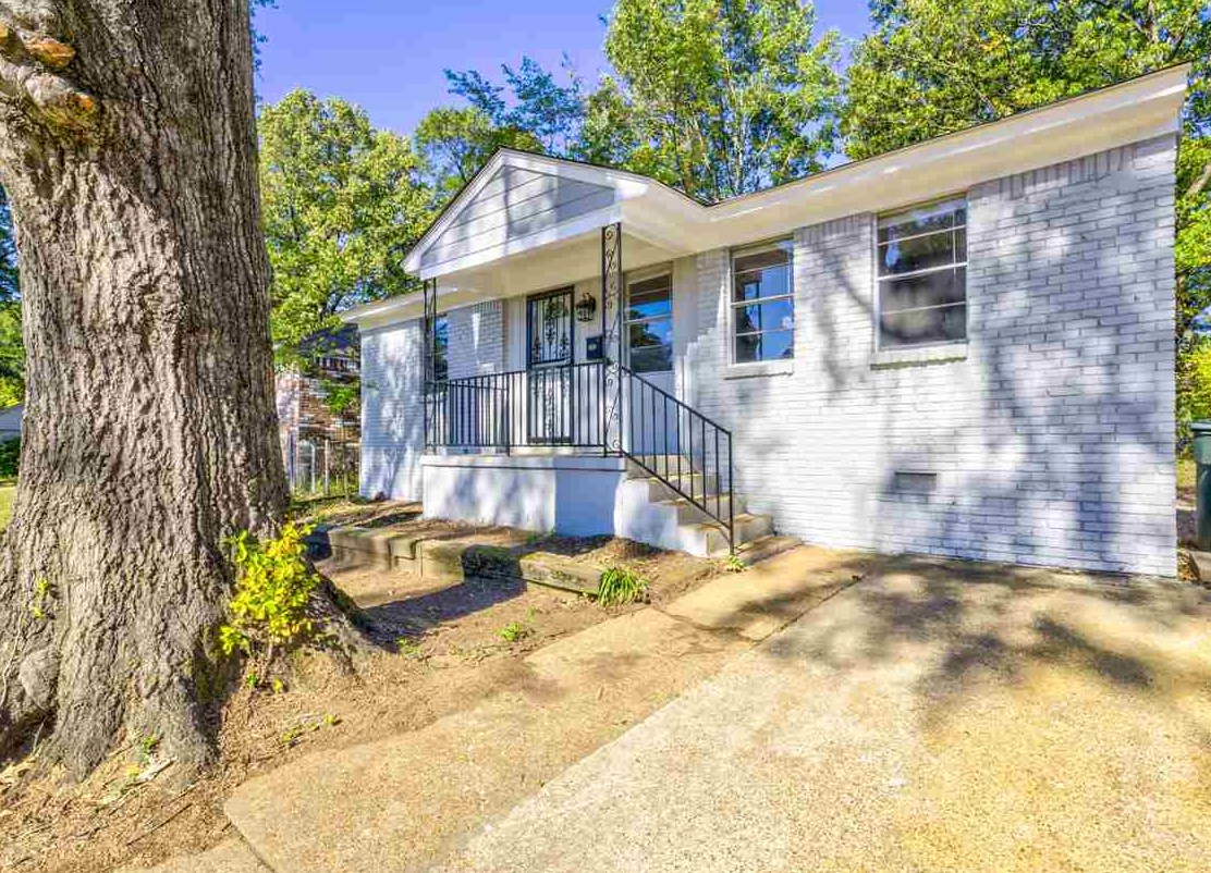 3574 Carrington Road Memphis, TN 38111 - Photo 22 of 22 a view of a house with snow in the backyard