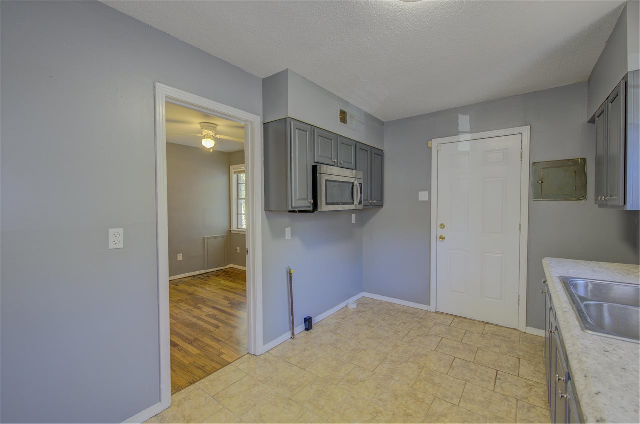 3574 Carrington Road Memphis, TN 38111 - Photo 8 of 22 a view of hallway