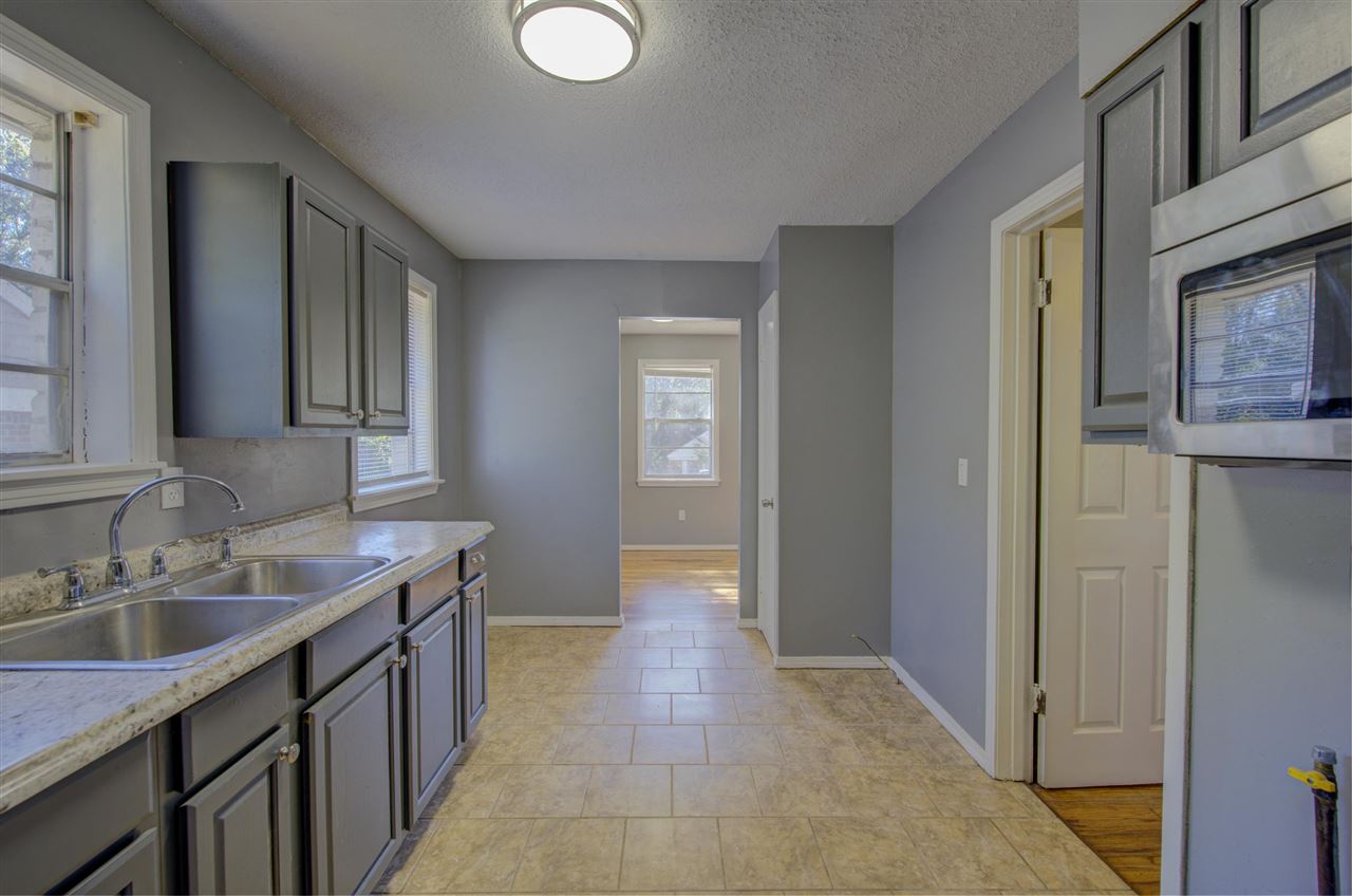 3574 Carrington Road Memphis, TN 38111 - Photo 10 of 22 a bathroom with a sink and a mirror