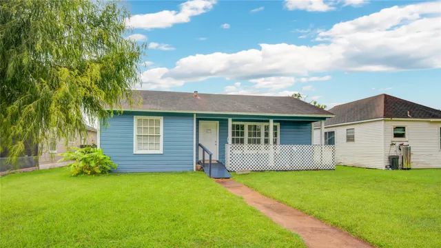 $235,000 | 1427 West 6th Street, Freeport, TX 77541