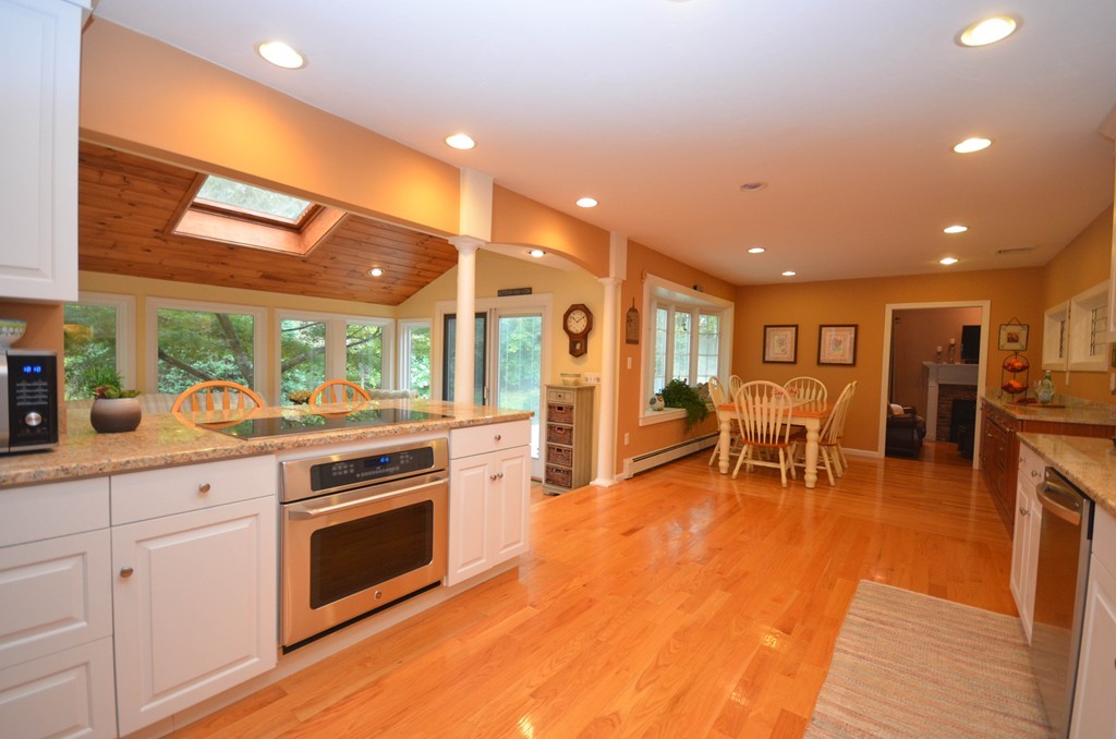 118 Armsby Road Sutton, MA 01590 - Photo 4 of 30