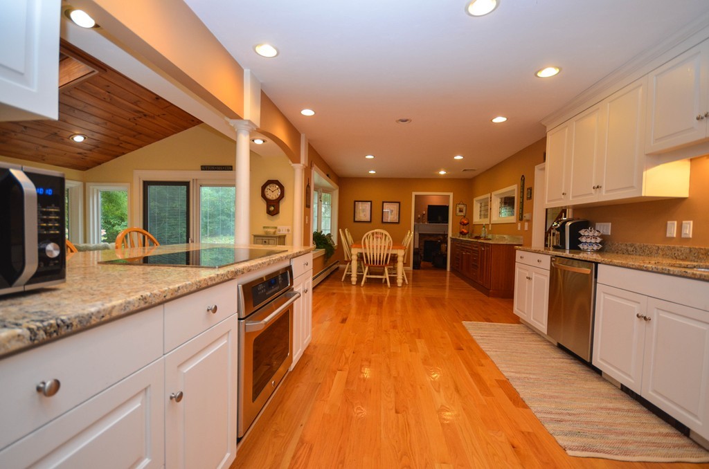 118 Armsby Road Sutton, MA 01590 - Photo 5 of 30